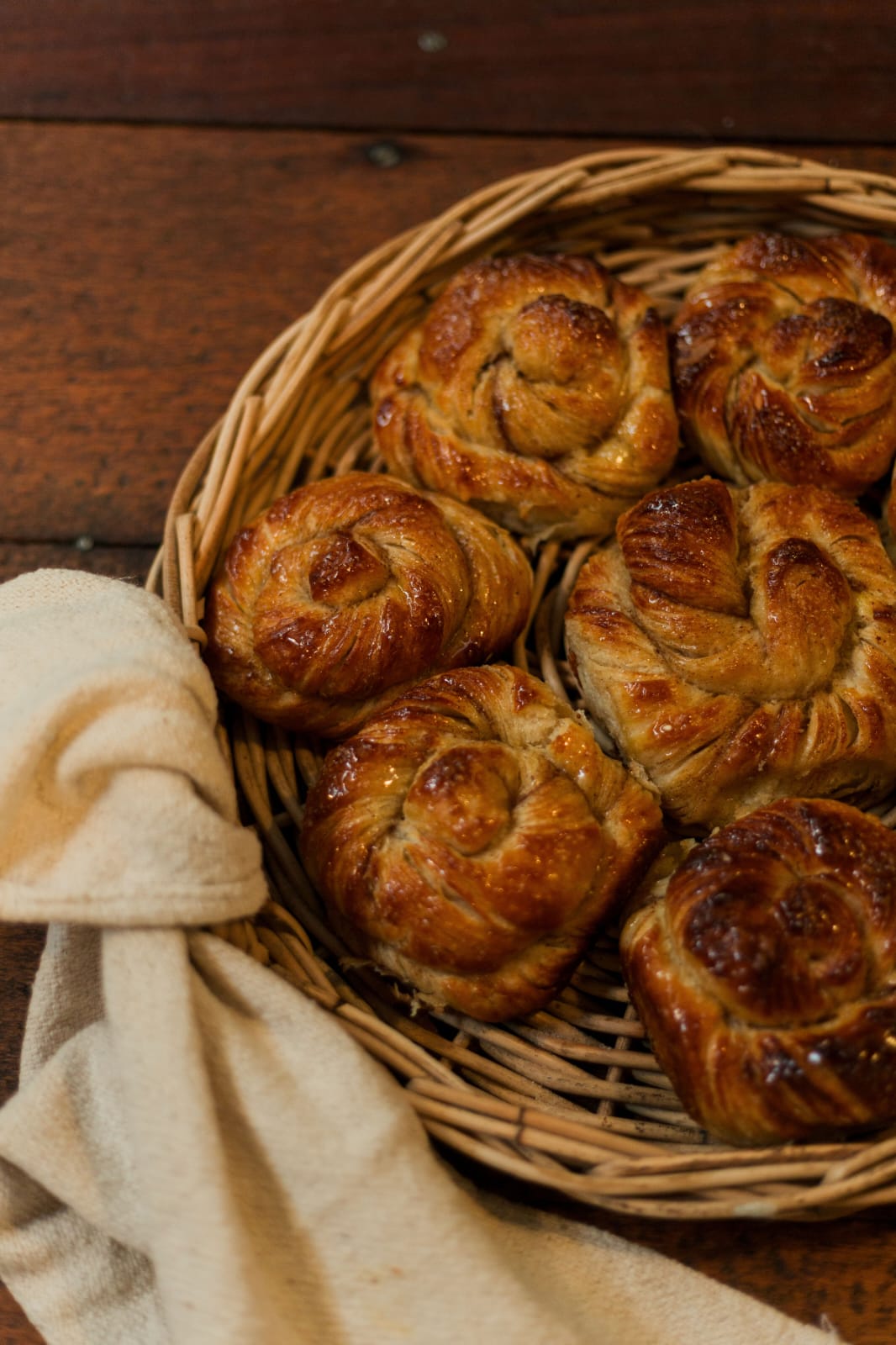 6 x Cinnamon Knots